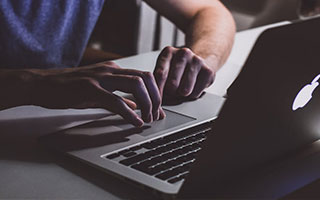 前裁判分析热刺首球判罚：身体接触未超限，帕利尼亚动作意在争球