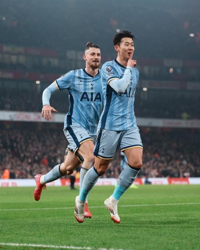 1736981518641015911.jpg b6b3e841gy1hxm3wowaf6j20k00p00vr.jpg